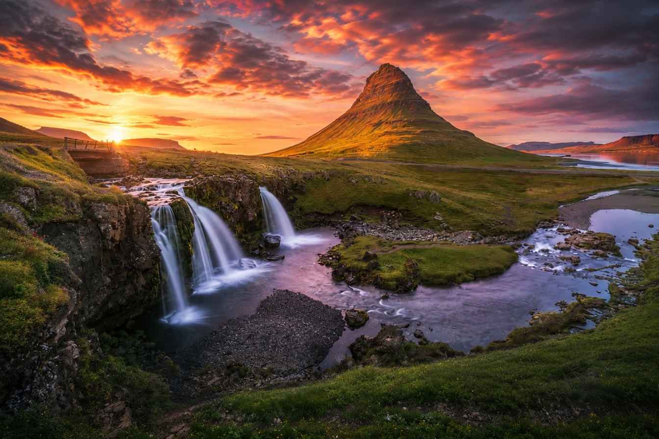 Iceland Tour Packages – Best Golden Circle & Northern Lights Adventures